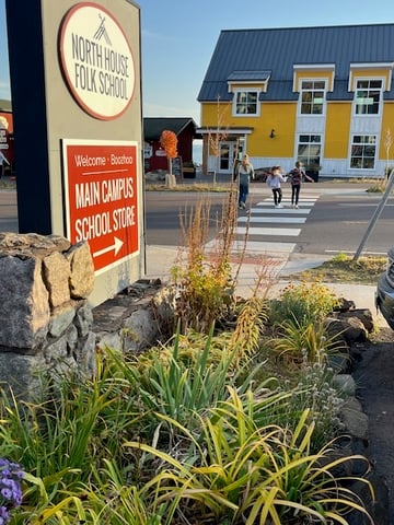 Welcome Center, Welcome Sign